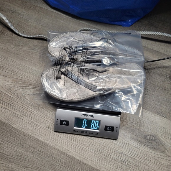 Coach Wilma Poppy Leather Sandals Flip Flops Size 7 Silver Metallic - Picture 10 of 10